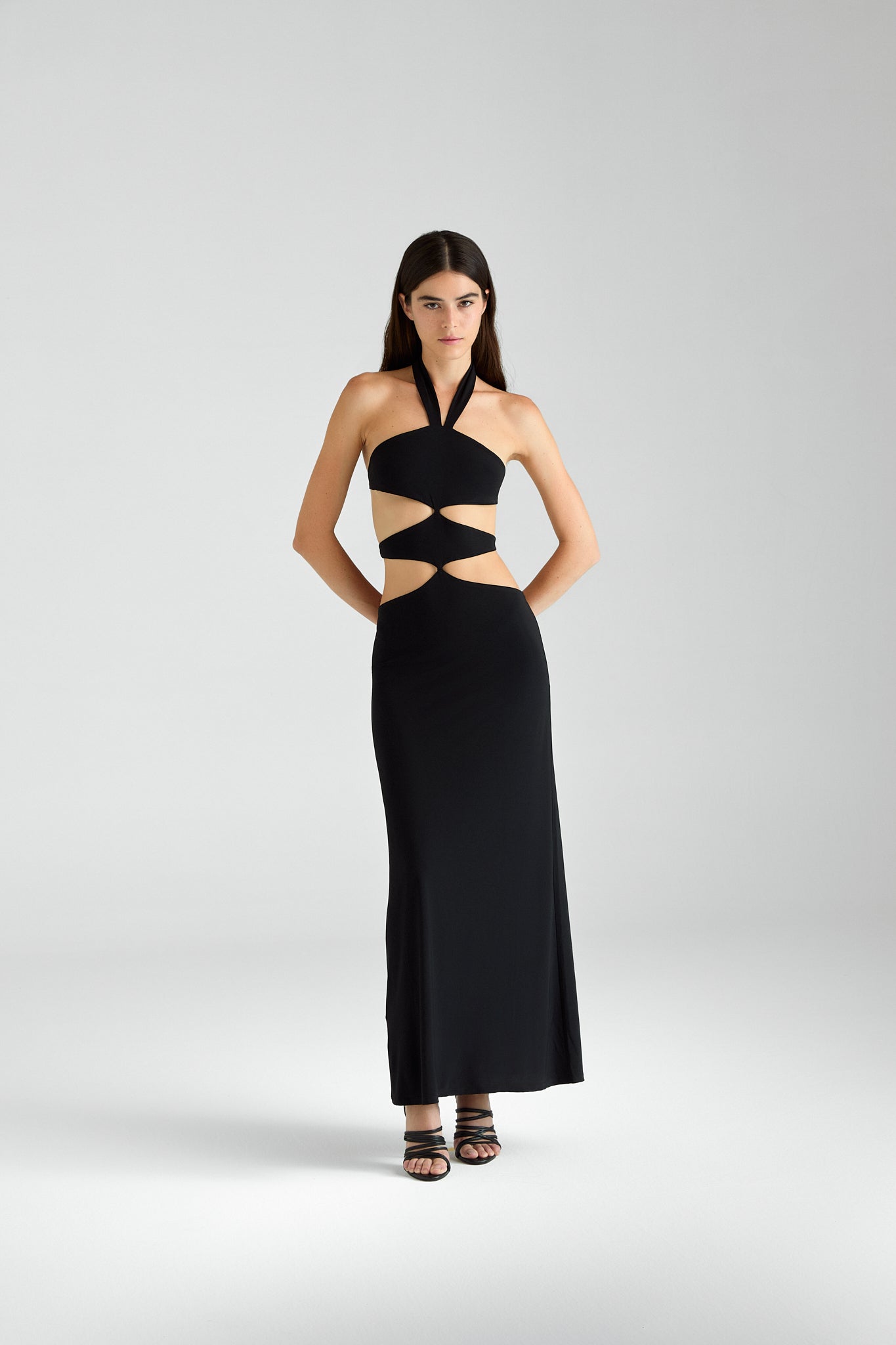 Naomi / Open-back fitted maxi dress