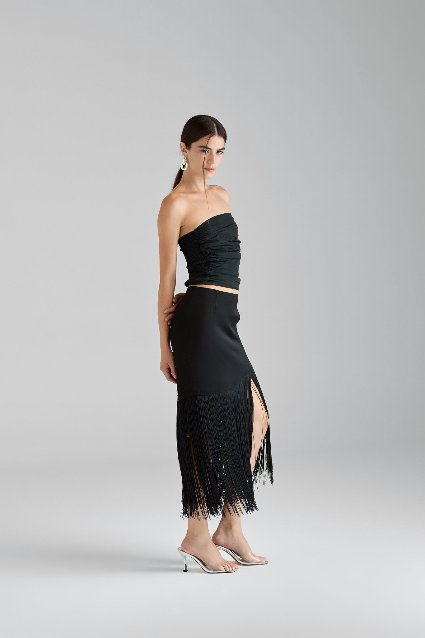 Koun / Fringe-detailed satin skirt