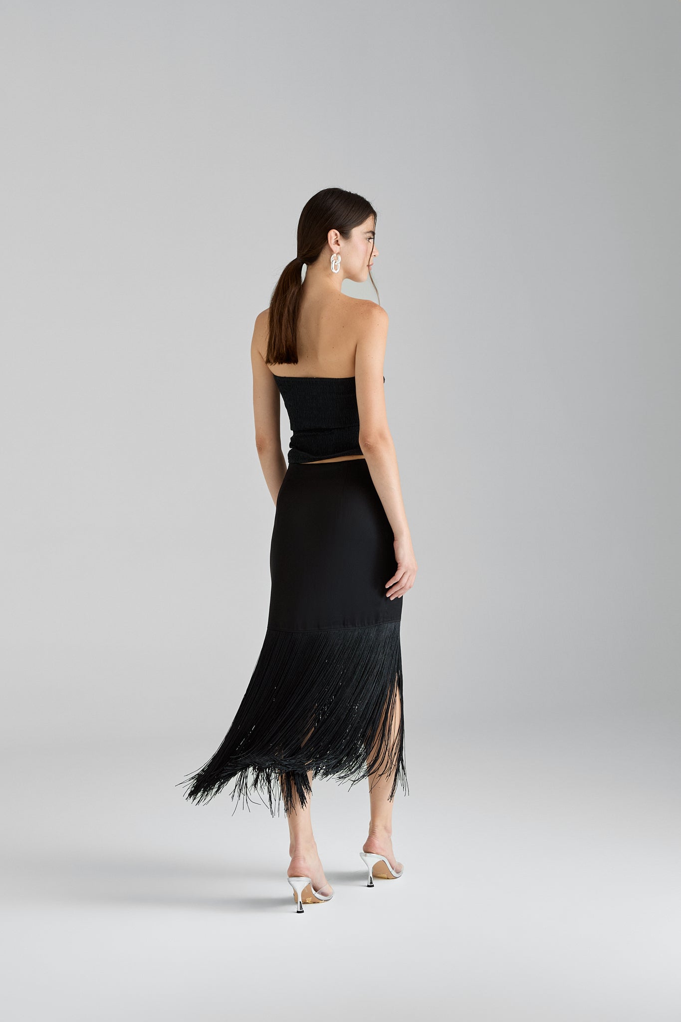 Koun / Fringe-detailed satin skirt