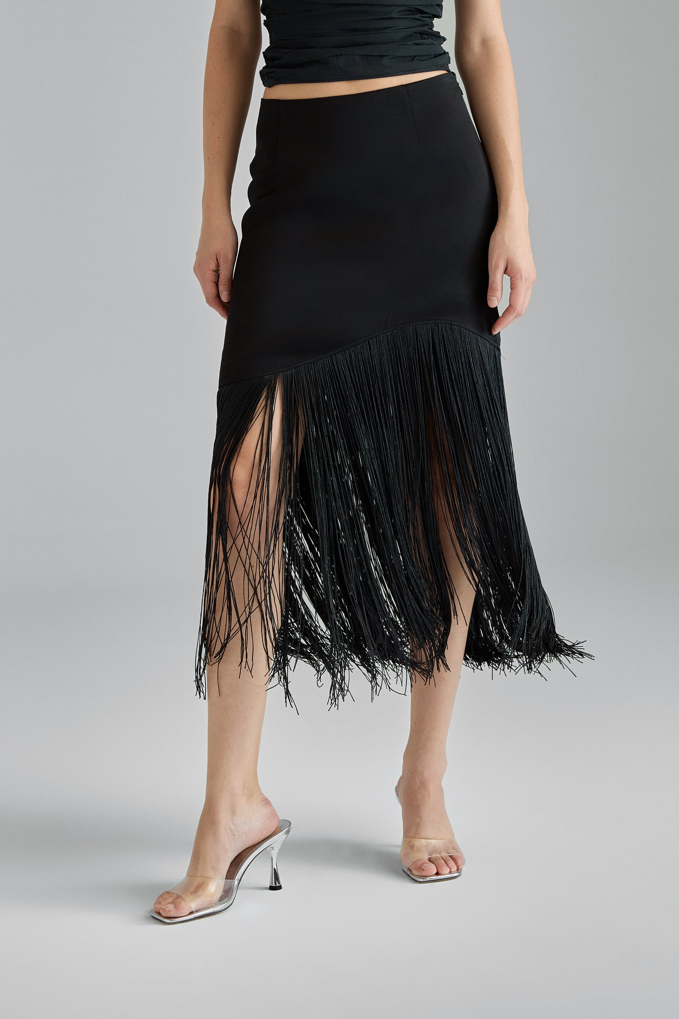 Koun / Fringe-detailed satin skirt